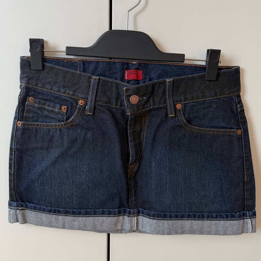 Levi’s Vintage Dark Wash Denim Mini Skirt – size medium